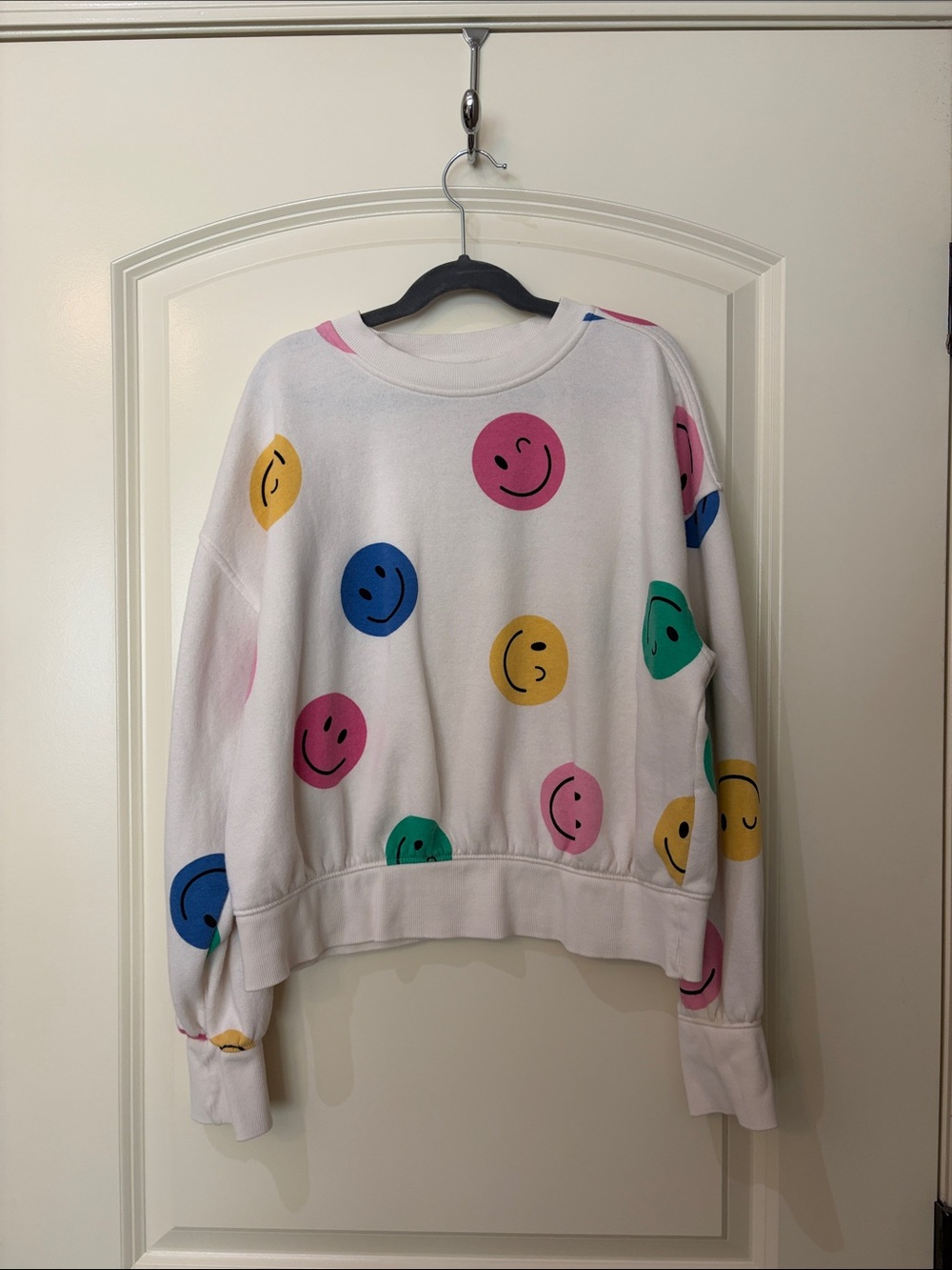 YOUTH White Smiley Print Crewneck Sweater